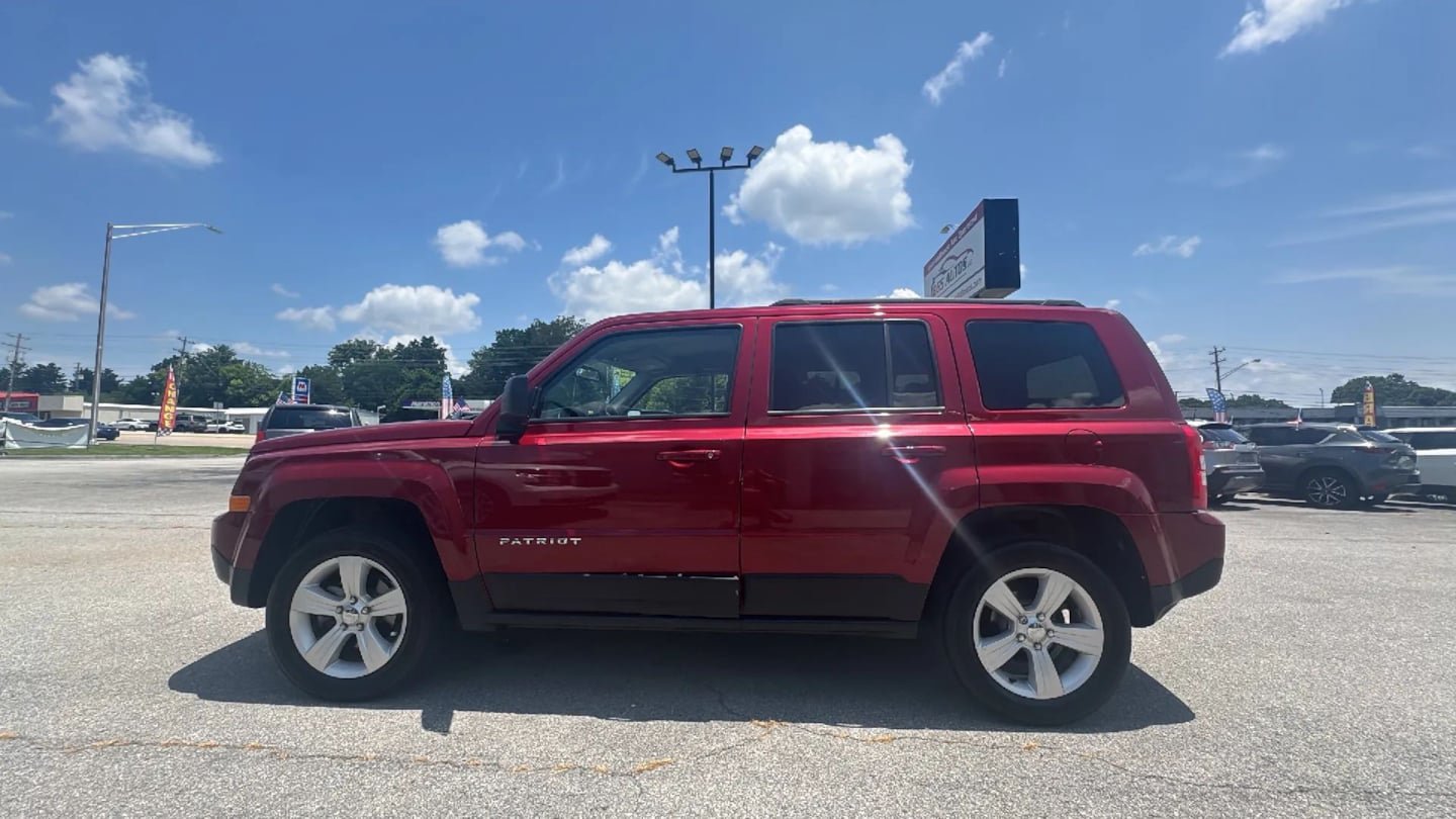 Used 2016 Jeep Patriot Sport w/ Power Value Group AWD/4WD image 3