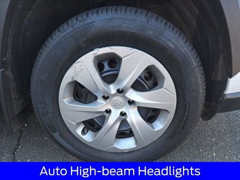 Used 2022 Toyota RAV4 LE AWD/4WD image 15