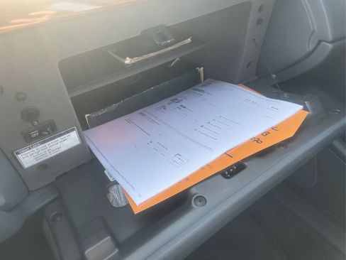 Used 2001 Cadillac De Ville w/ Comfort/Convenience Pkg FWD image 28