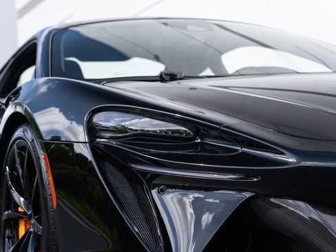 Used 2023 McLaren Artura RWD image 13