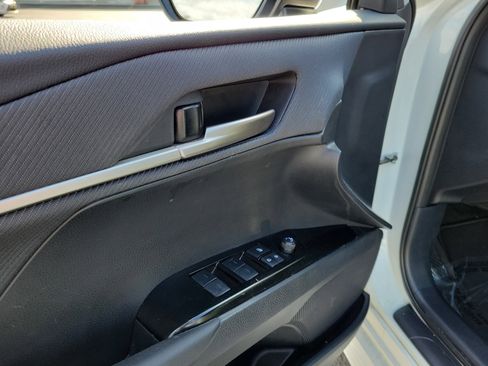 Used 2025 Toyota Camry SE image 18