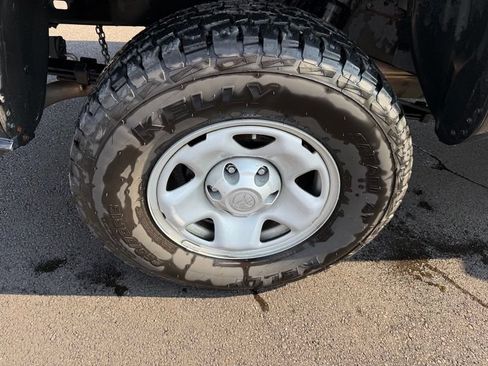 Used 2023 Toyota Tacoma SR AWD/4WD image 14