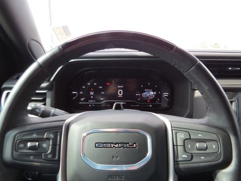 Used 2024 GMC Yukon XL Denali w/ Denali Reserve Package image 23