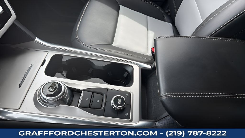 Used 2023 Ford Explorer XLT w/ Equipment Group 202A AWD/4WD image 19