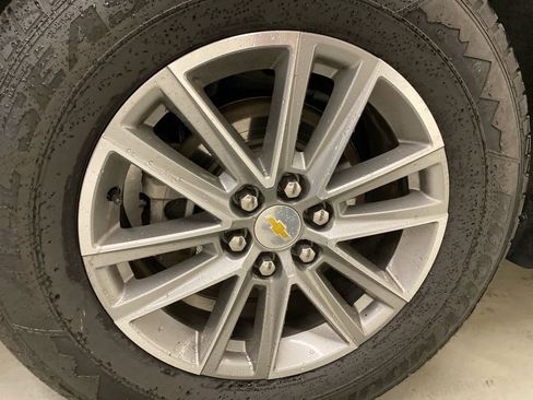 Used 2023 Chevrolet Traverse LT image 25