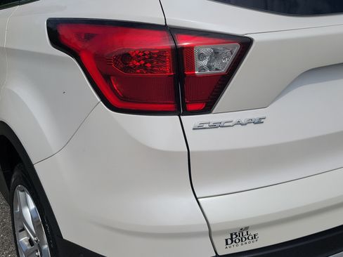 Used 2019 Ford Escape Titanium AWD/4WD image 11