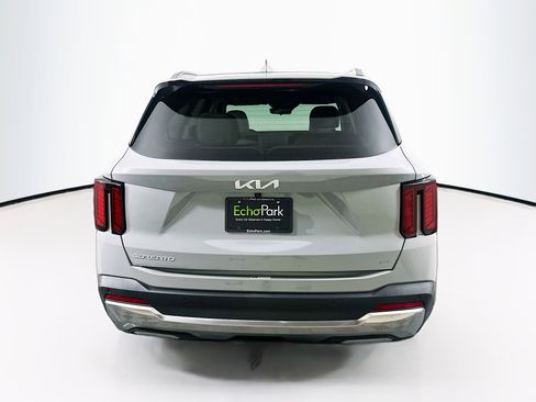 Used 2024 Kia Sorento S w/ Panoramic Sunroof Package image 7