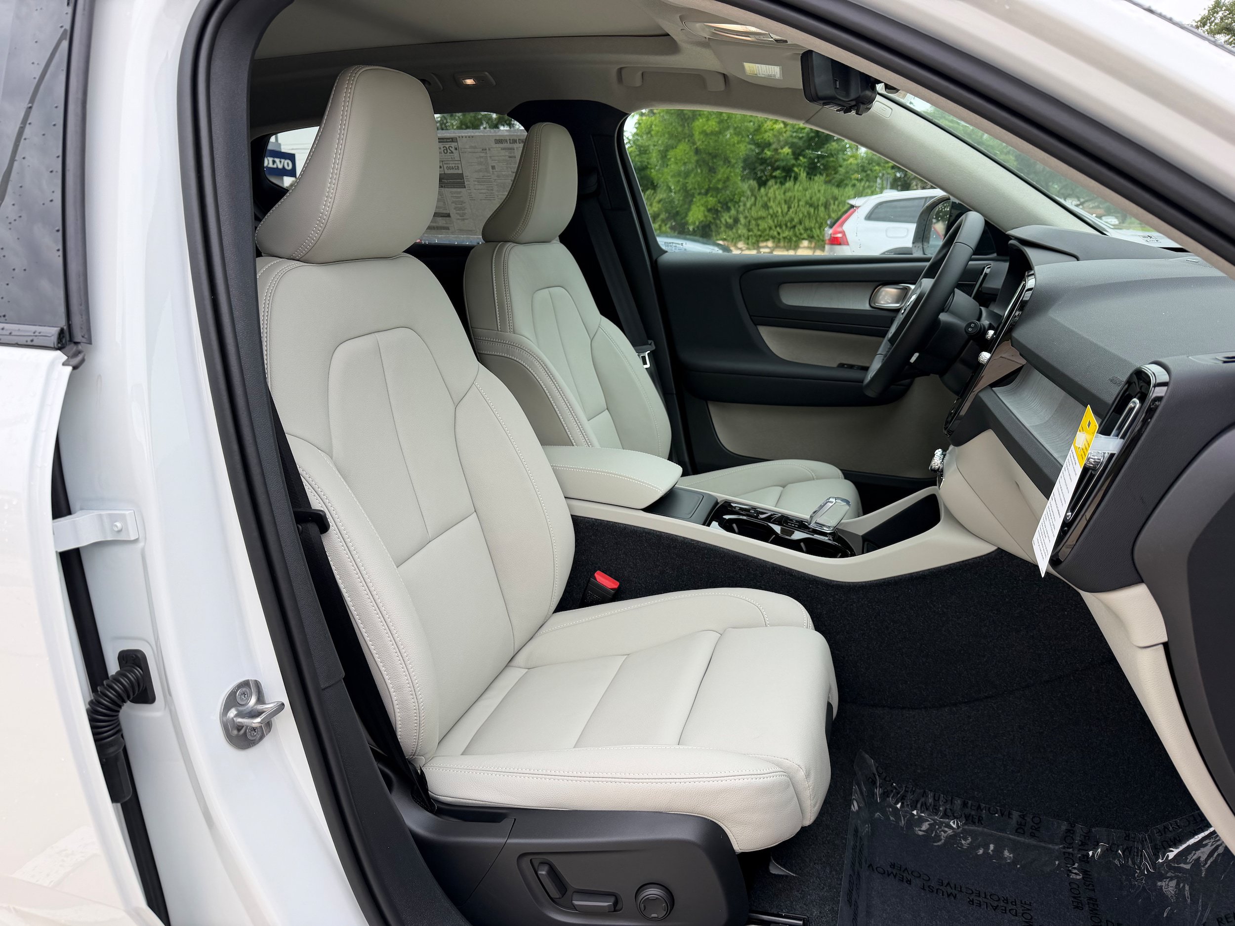 New 2026 Volvo XC40 B5 Ultra w/ Protection Package Premier AWD/4WD image 8