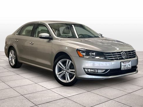Used 2013 Volkswagen Passat 3.6 SEL Premium FWD image 3
