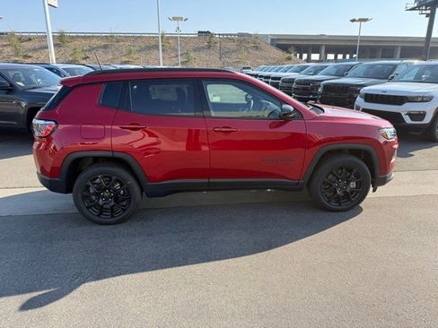 New 2026 Jeep Compass Latitude image 8