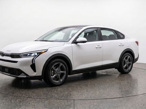 Used 2025 Kia K4 LXS image 3