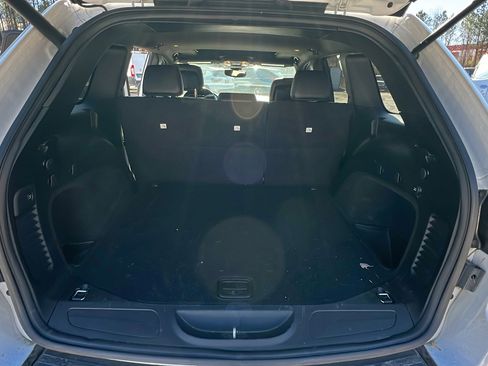 Used 2018 Jeep Grand Cherokee Altitude image 13