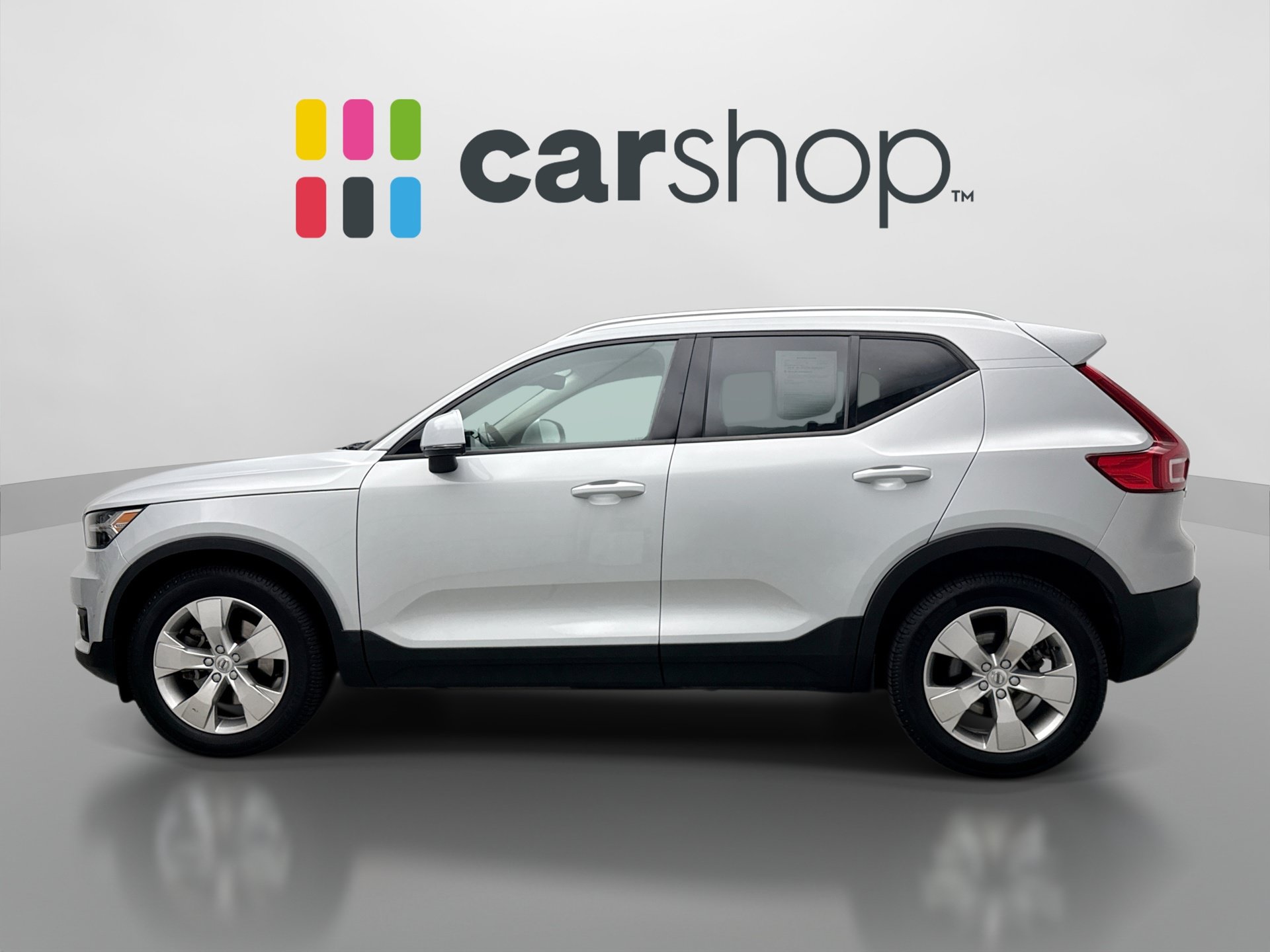 Used 2021 Volvo XC40 T5 Momentum AWD/4WD image 2
