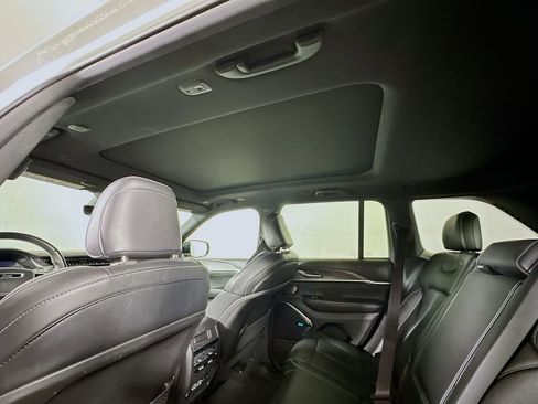 Used 2022 Jeep Grand Cherokee Overland image 13