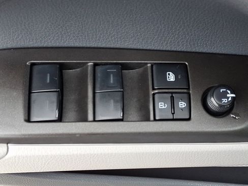 Used 2023 Toyota Camry SE w/ Cold Weather Package image 27