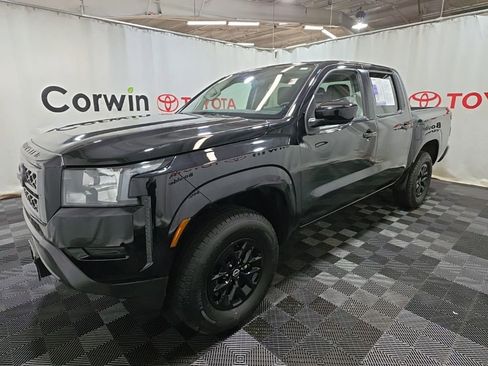 Used 2024 Nissan Frontier SV image 3