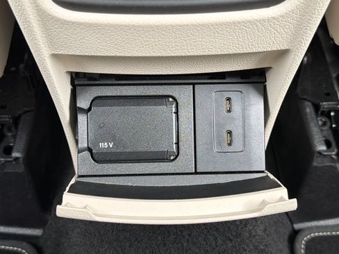 Used 2023 Mercedes-Benz GLB 250 w/ Premium Package image 31