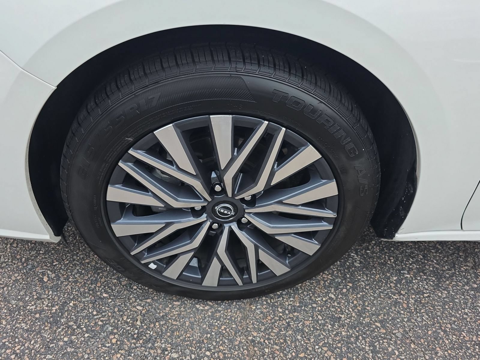 Used 2025 Nissan Altima 2.5 SV FWD image 12