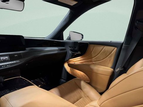 Used 2024 Lexus LS 500 AWD w/ Interior Upgrade Package image 13