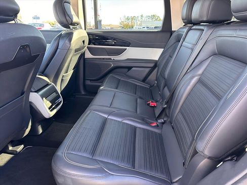 Used 2024 Lincoln Nautilus Reserve image 11