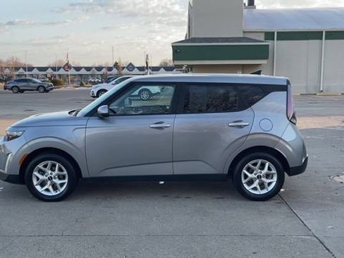 Used 2023 Kia Soul LX w/ LX Technology Package image 5