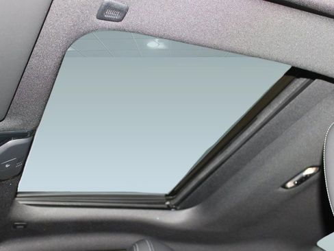 Used 2025 BMW 230i Coupe w/ M Sport Package image 25