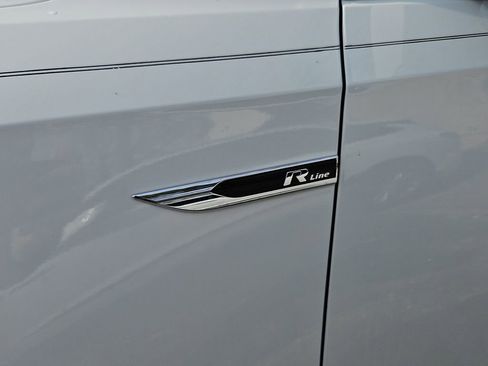 Used 2019 Volkswagen Passat 2.0T SE R-Line image 5