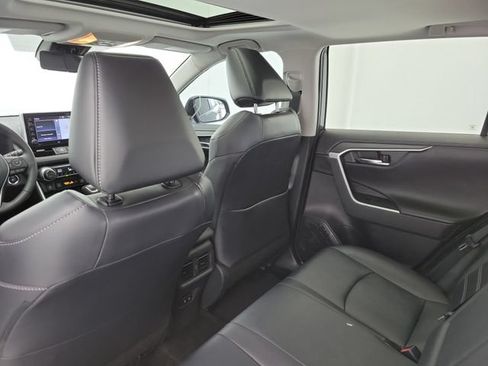 Used 2019 Toyota RAV4 Limited FWD image 15