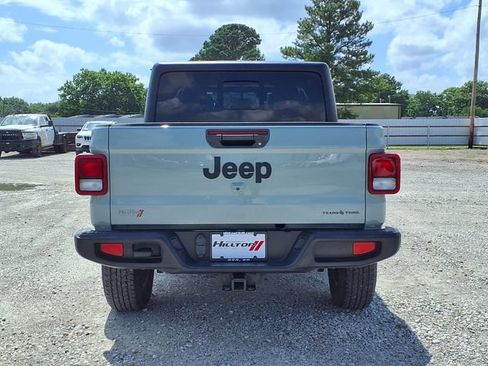 Used 2023 Jeep Gladiator Sport AWD/4WD image 19