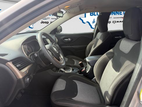Used 2015 Jeep Cherokee Sport w/ Sport Appearance Group FWD image 11