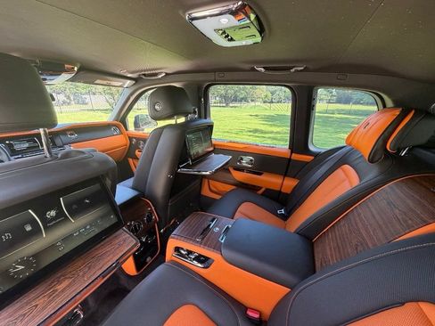 Used 2023 Rolls-Royce Cullinan w/ Cullinan Package AWD/4WD image 19