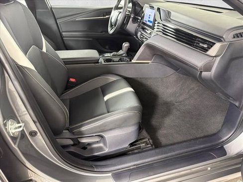 Used 2025 Toyota Camry SE FWD image 13