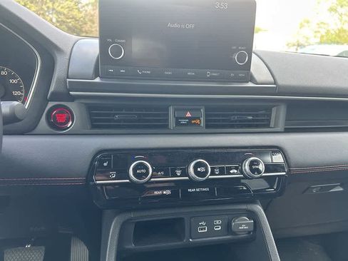 Used 2025 Honda Pilot Sport image 20