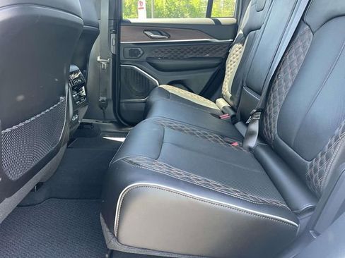 Used 2025 Jeep Grand Cherokee Summit image 10