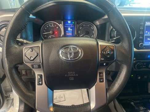 Used 2022 Toyota Tacoma SR5 RWD image 14