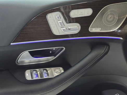 Used 2025 Mercedes-Benz GLS 450 4MATIC image 25