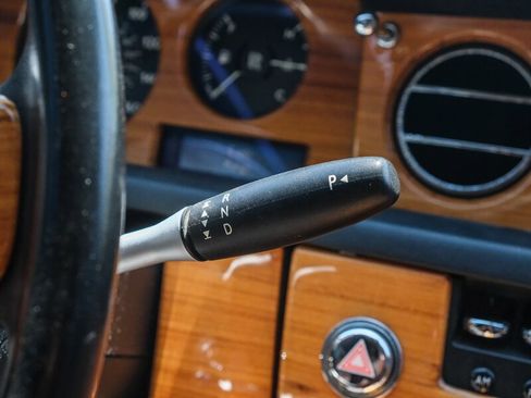 Used 2010 Rolls-Royce Phantom Drophead Coupe image 42