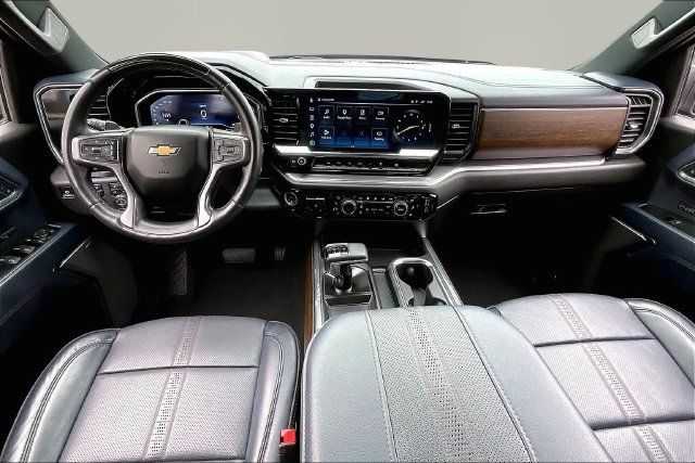 Used 2024 Chevrolet Silverado 1500 High Country AWD/4WD image 7