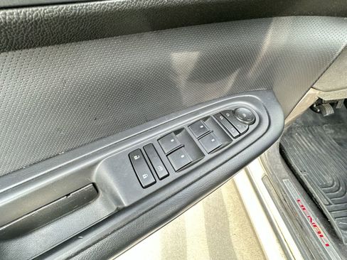 Used 2011 GMC Acadia Denali image 21