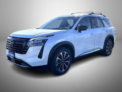 New 2026 Nissan Pathfinder Platinum w/ Cargo Package