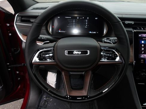 New 2025 Jeep Grand Cherokee Summit image 13