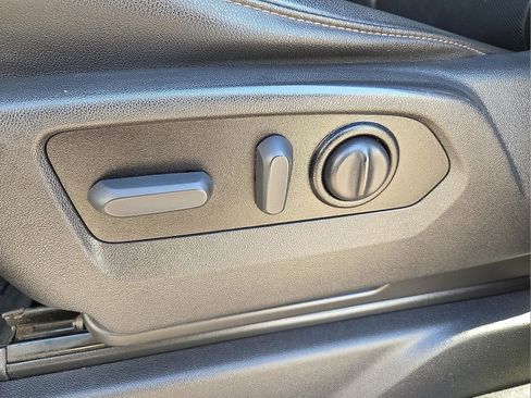 Used 2022 GMC Sierra 3500 SLT w/ SLT Convenience Package image 14