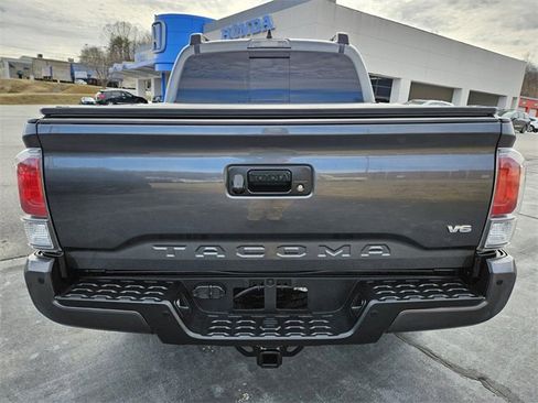 Used 2022 Toyota Tacoma TRD Off-Road w/ Technology Package image 6