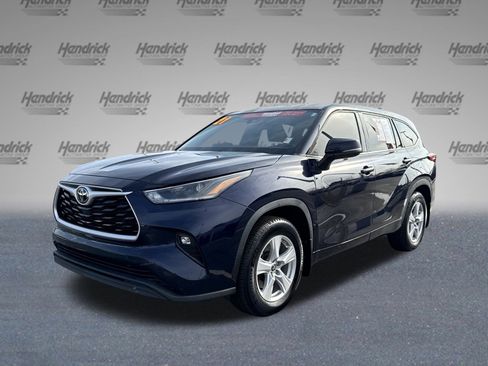 Used 2021 Toyota Highlander LE image 5
