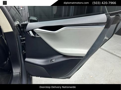 Used 2013 Tesla Model S Performance RWD image 31