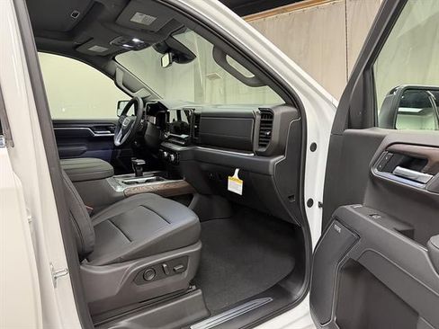 New 2026 GMC Sierra 1500 SLT w/ SLT Premium Package AWD/4WD image 17