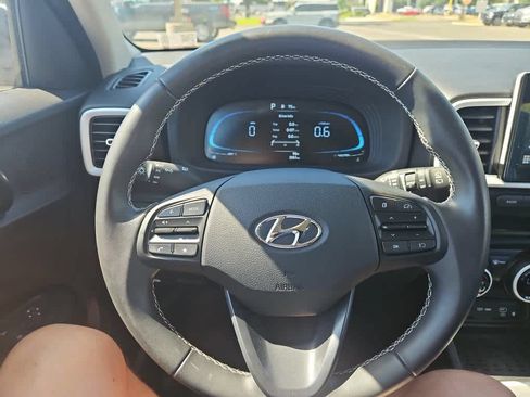 Used 2026 Hyundai Venue SEL FWD image 15