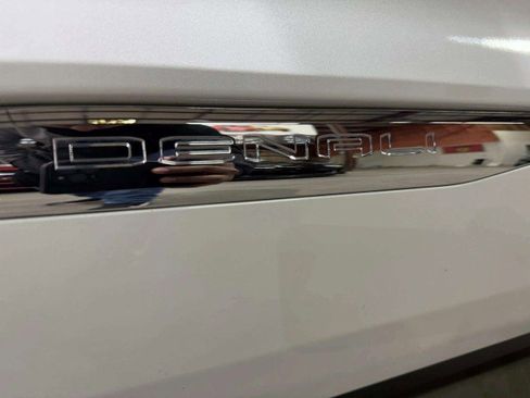 Used 2021 GMC Acadia Denali w/ Denali Technology Package image 18