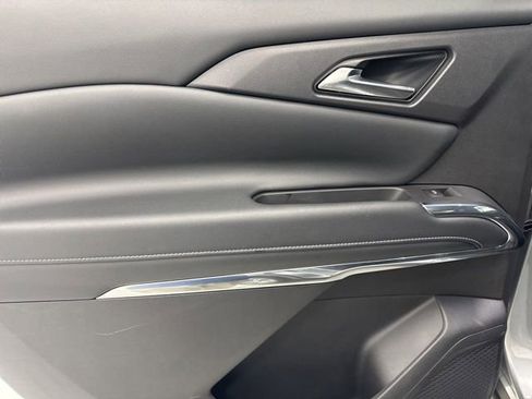 Used 2025 Chevrolet Traverse LT image 24