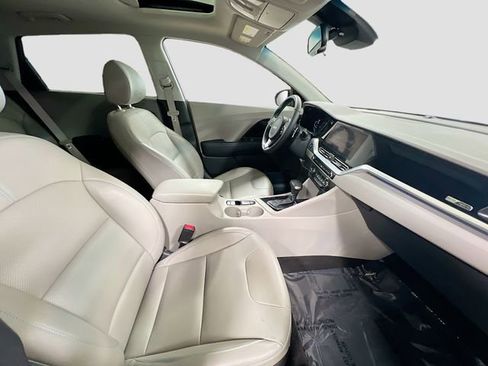 Used 2022 Kia Niro Touring Special Edition image 28